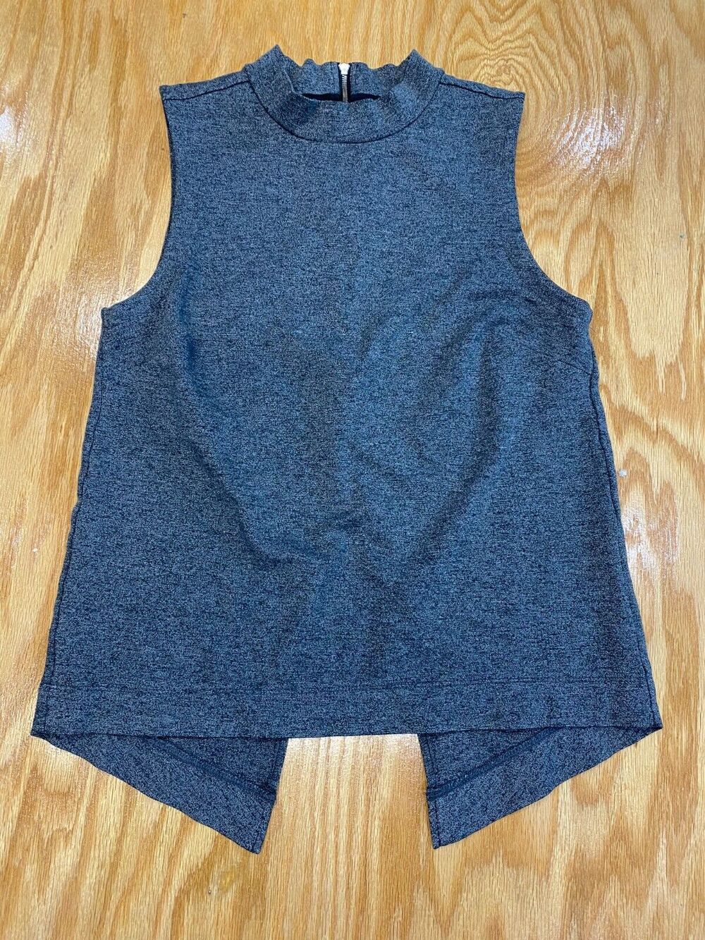 Banana Republic Cropped Top Women's Size XS Gray Sleeveless Back Zip Preppy B76